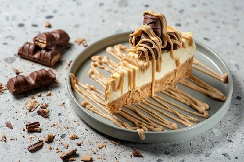 Cheesecake Bueno: Bueno praline and Kinder Bueno chocolate