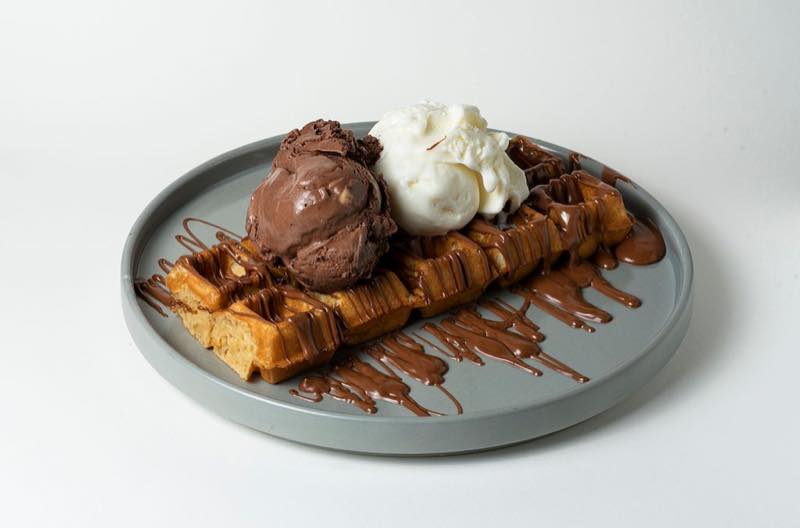 Double Gelato: chocolate praline and 2 scoops of ice cream