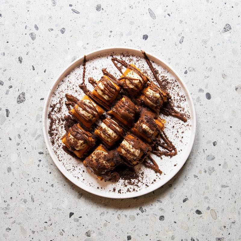 Il Professore: chocolate praline, pastry cream and crushed Oreo cookies