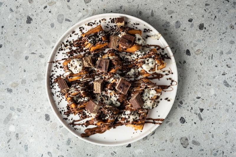 Lina Serena: chocolate praline, white chocolate praline with cookies, Oreo cookies & Serenata waffle