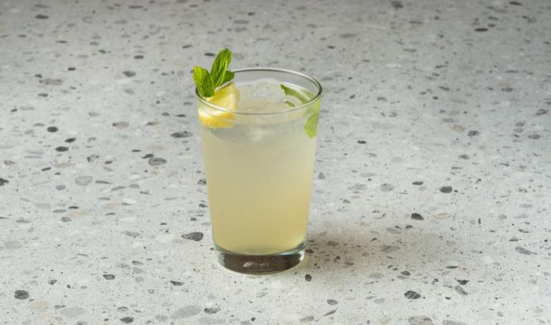 Old Fashioned: Homemade lemonade with mint