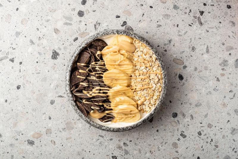 Yogo Nero: peanut butter, banana, oats and dark chocolate chips